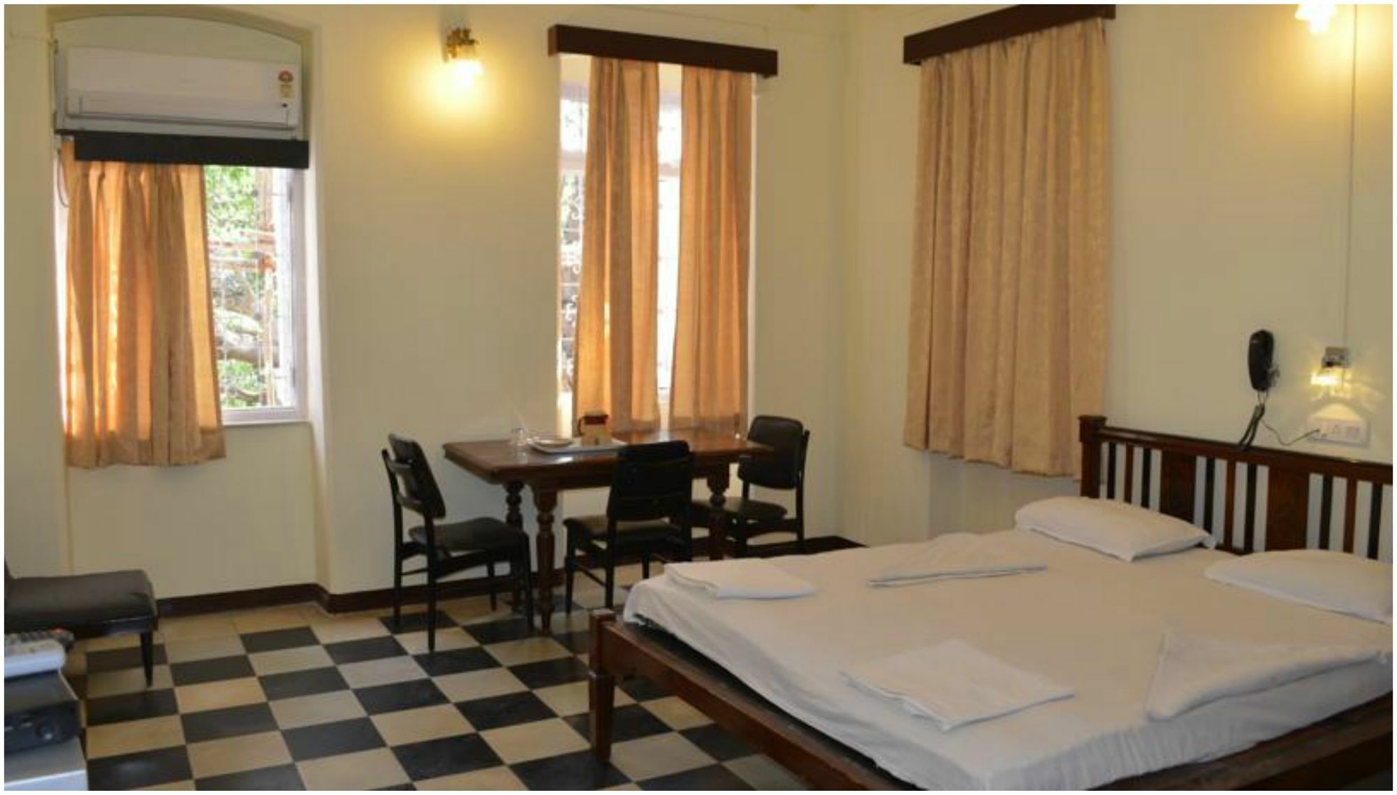 Bentleys Hotel Mumbai Eksteriør bilde