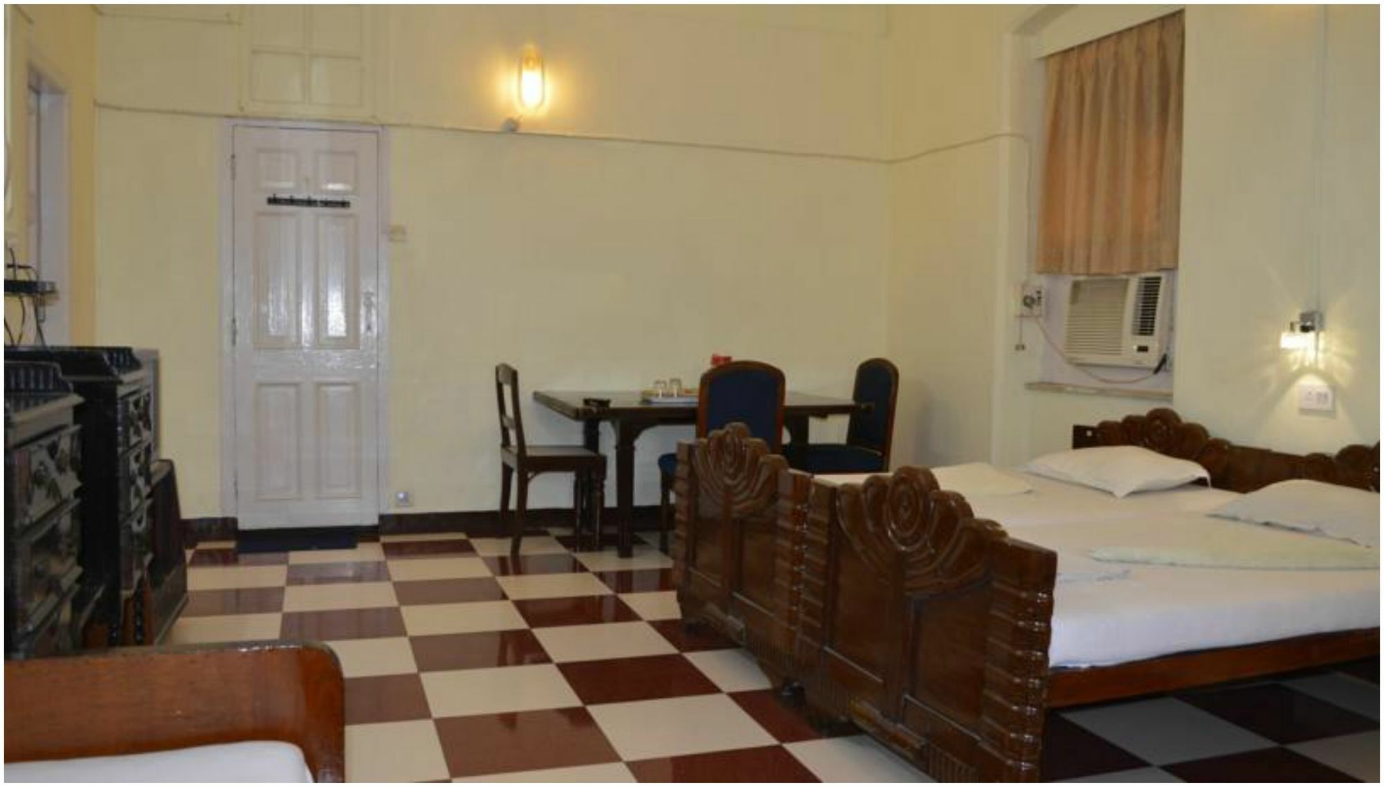 Bentleys Hotel Mumbai Eksteriør bilde